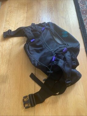 Large waist pack! Awesome for a day hike!
New!